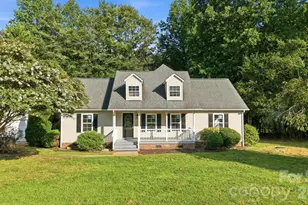 910 Little Brook Cir, York, SC 29745 - Photo 2