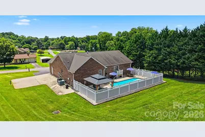 3315 47th Avenue Place NE, Hickory, NC 28601 - Photo 2