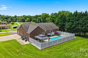 3315 47th Ave Pl NE, Hickory, NC 28601 - Photo 2