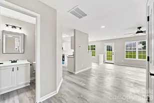 8207 Belmont Stables Dr, Charlotte, NC 28216 - Photo 10