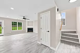 8207 Belmont Stables Dr, Charlotte, NC 28216 - Photo 8