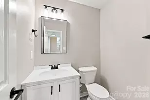 8207 Belmont Stables Dr, Charlotte, NC 28216 - Photo 14