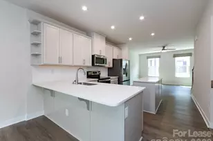 413 Spearfield Ln, Charlotte, NC 28205 - Photo 2