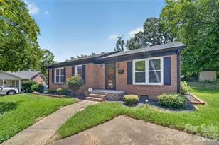 4040 Burnham Ct, Winston Salem, NC 27105 - Photo 2
