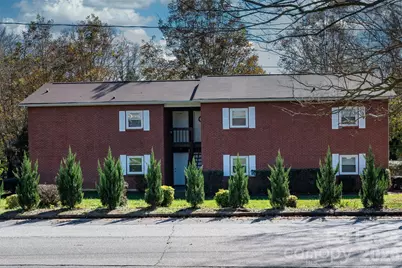1235 15th Avenue NW, Hickory, NC 28601 - Photo 1