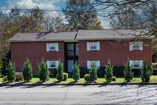 1235 15th Ave NW, Hickory, NC 28601 - Photo 1