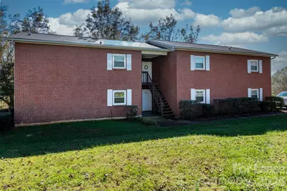 1235 15th Avenue NW, Hickory, NC 28601 - Photo 2
