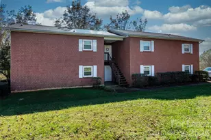 1235 15th Ave NW, Hickory, NC 28601 - Photo 2
