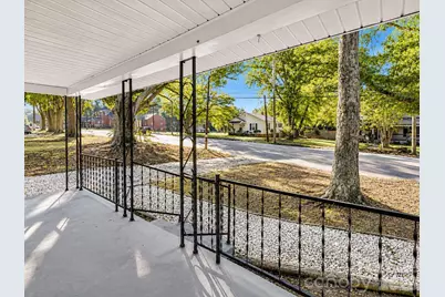 532 E Iredell Avenue, Mooresville, NC 28115 - Photo 2