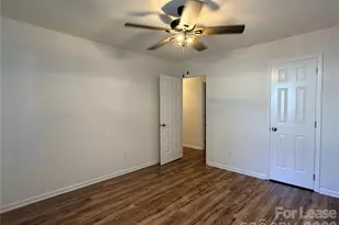 5917 Crape Myrtle Ln, Charlotte, NC 28216 - Photo 10