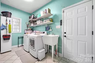 1360 Sweetbriar Ln, Hickory, NC 28602 - Photo 20