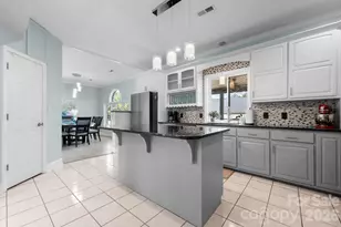 1360 Sweetbriar Ln, Hickory, NC 28602 - Photo 10
