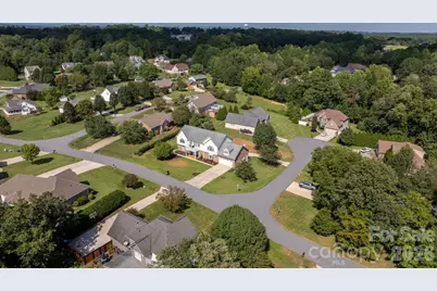 1360 Sweet Briar Lane, Hickory, NC 28602 - Photo 2