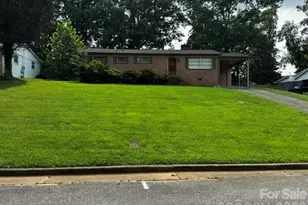 529 10th St Pl NW, Hickory, NC 28601 - Photo 2