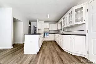 7210 Apple Creek Dr, Charlotte, NC 28227 - Photo 2