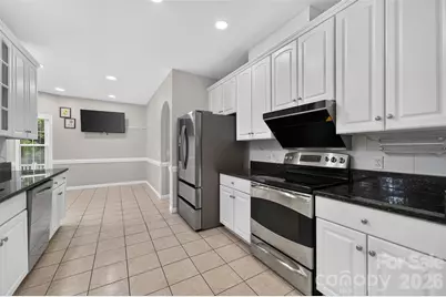 220 35th Avenue NE, Hickory, NC 28601 - Photo 18