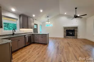12 Overbrook Pl, Asheville, NC 28805 - Photo 2