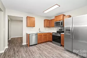 3219 Decapolis Dr, Charlotte, NC 28215 - Photo 10