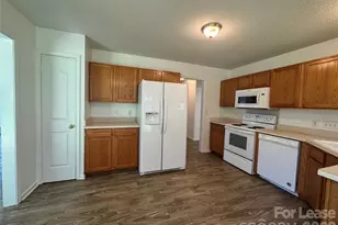 4412 David Cox Rd, Charlotte, NC 28269 - Photo 4
