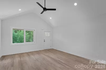 520 E Second Avenue, Gastonia, NC 28054 - Photo 4