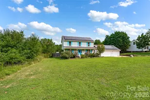 10724 Kingsview Dr, Davidson, NC 28036 - Photo 2