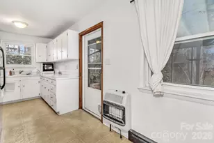 18 Leisure Mountain Rd, Asheville, NC 28804 - Photo 8