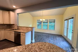 5816 Selkirkshire Rd, Charlotte, NC 28278 - Photo 6