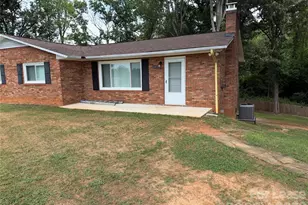 147 Crooked Ln, Statesville, NC 28625 - Photo 2