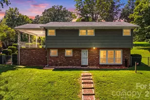 1518 11th St NW, Hickory, NC 28601 - Photo 2