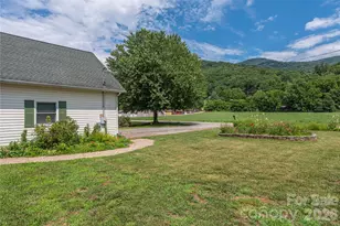 1075 Moody Farm Rd, Maggie Valley, NC 28751 - Photo 2