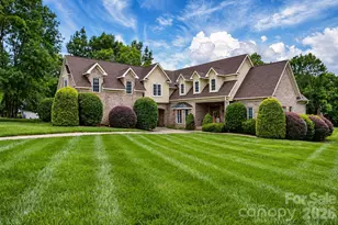 2027 Meadow Run Dr, Matthews, NC 28104 - Photo 2