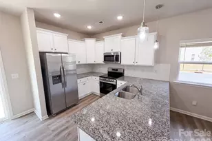 4104 Stoneygreen Ln, Charlotte, NC 28215 - Photo 2
