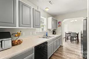 1240 Log Cabin Rd, Charlotte, NC 28213 - Photo 14