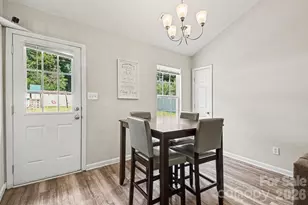 1240 Log Cabin Rd, Charlotte, NC 28213 - Photo 8