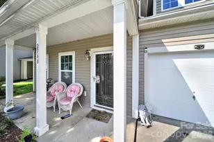 2748 Bramble Ridge Ct, Charlotte, NC 28215 - Photo 2
