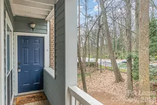 2512 Cranbrook Ln, Charlotte, NC 28207 - Photo 2