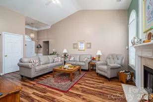 11132 Chastain Parc Dr, Charlotte, NC 28216 - Photo 4