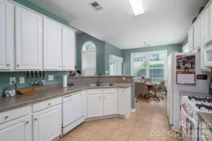 11132 Chastain Parc Dr, Charlotte, NC 28216 - Photo 8