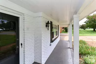 535 N Carolina Ave, Statesville, NC 28677 - Photo 2