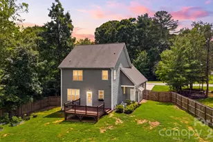 5810 Dwayne Starnes Dr, Hickory, NC 28602 - Photo 2