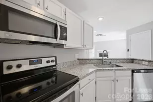 18841 Vineyard Point Ln, Cornelius, NC 28031 - Photo 8