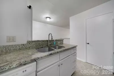 8105 Circle Tree Lane, Charlotte, NC 28277 - Photo 14