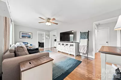 129 33rd Street NW, Hickory, NC 28601 - Photo 4