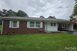 1326 26th St SW, Hickory, NC 28602 - Photo 2