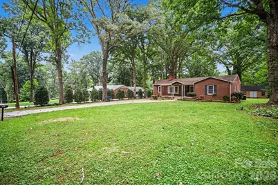 704 1st Avenue Place NE, Conover, NC 28613 - Photo 2