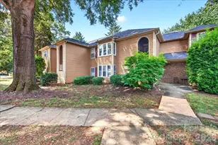 3220 Selwyn Farms Ln, Charlotte, NC 28209 - Photo 2