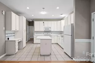 10305 Flat Stone Rd, Charlotte, NC 28213 - Photo 6