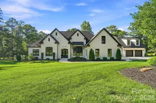 4761 Glen Hollow Ln NE, Hickory, NC 28601 - Photo 2
