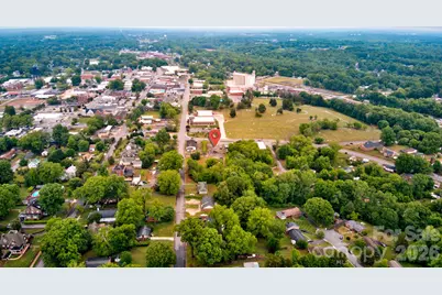 225 E D Street, Newton, NC 28658 - Photo 14