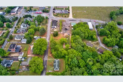 225 E D Street, Newton, NC 28658 - Photo 4